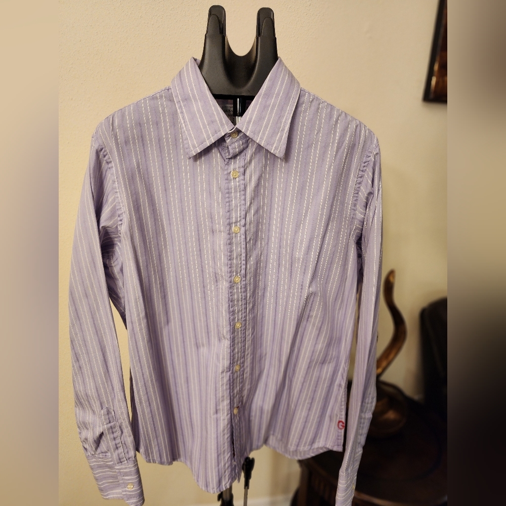 GUESS men long sleeve buttons down shirt.